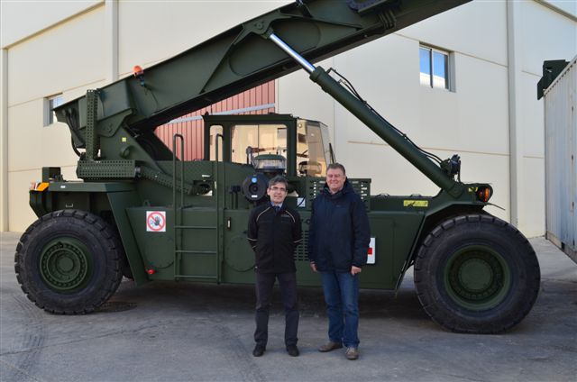 UP LIFTING entrega dos m&aacute;quinas al Ej&eacute;rcito Holand&eacute;s
